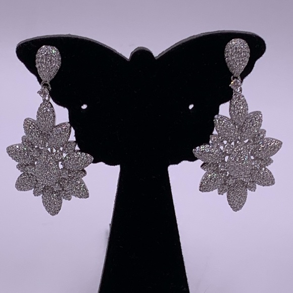 Swarovski Jewelry - Stunning Swarovski Crystal Earrings